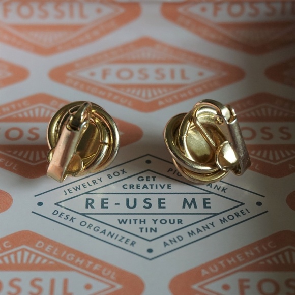 Vintage Ivory Pearl Gold Flower Clip On Earrings - Picture 3 of 6